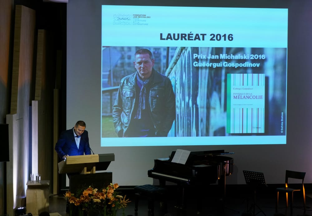 Георги Господинов с наградата "Ян Михалски"
